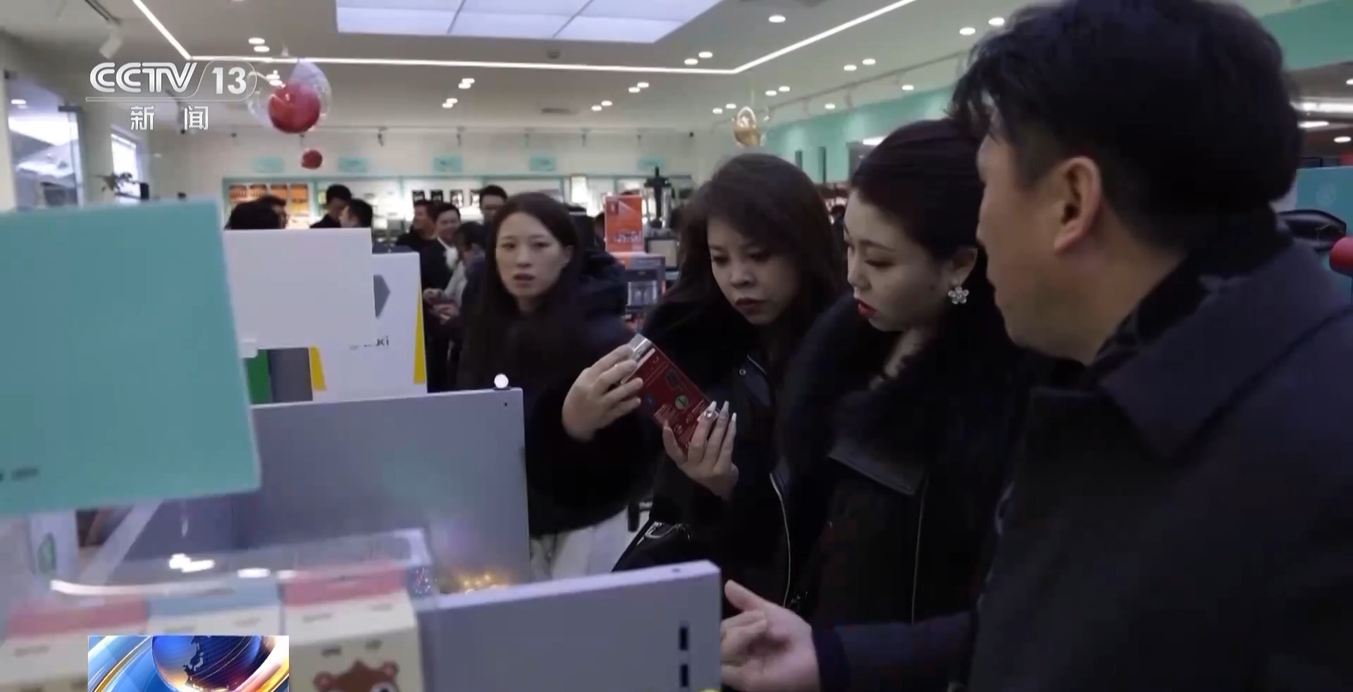 “船” 义乌中国小商品城“品牌出海”记不朽情缘正版新春走基层丨给商户造一艘(图4)